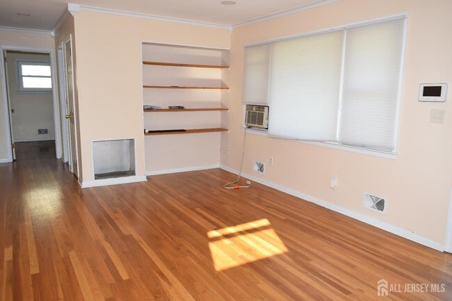 Building Photo - 57 E Tappen St