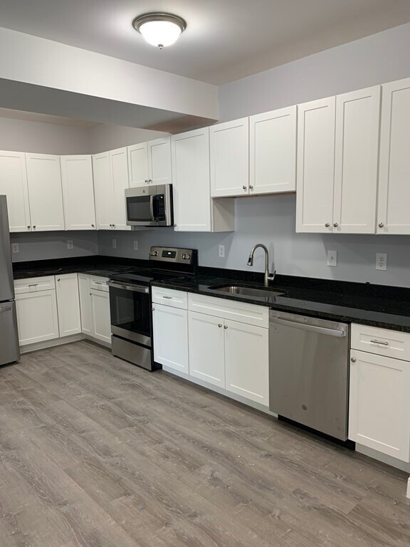 Building Photo - 599 Summer St