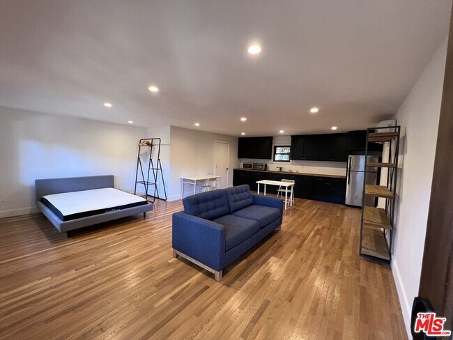 Building Photo - 5122 Hermosa Ave
