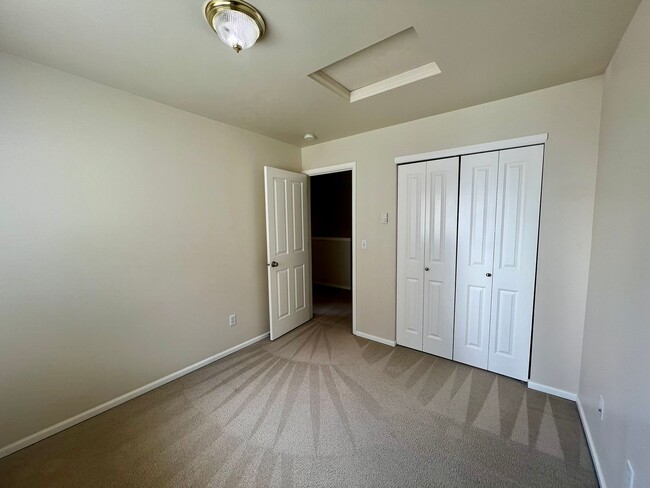 Building Photo - 2-Story Townhouse
