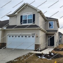 Building Photo - Like New 3 Bedroom Townhome