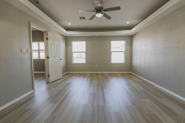 Building Photo - Beautiful 4 bedroom, 2 bath home