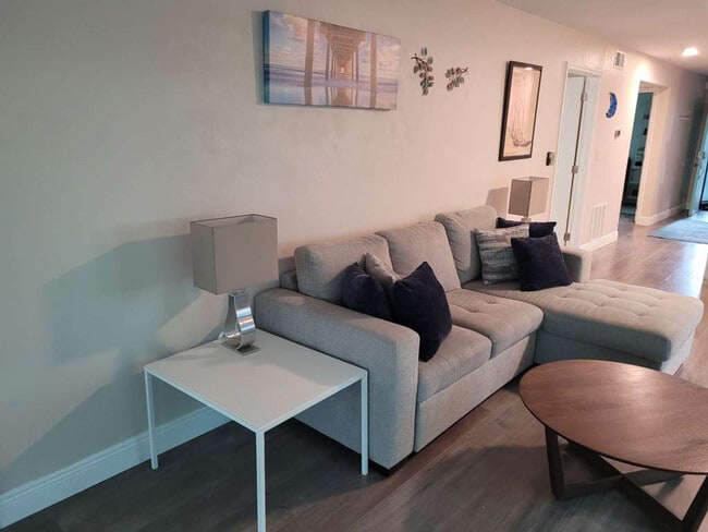 Building Photo - 903 Bahia Del Sol Dr