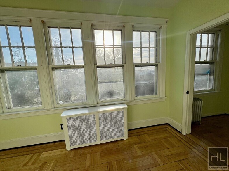Building Photo - 3.5BR 2BA Massive Townhouse w/ Sunroom & Optional Private Parking In Maspeth