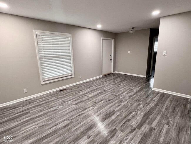 Building Photo - 6827 Azalea Dr