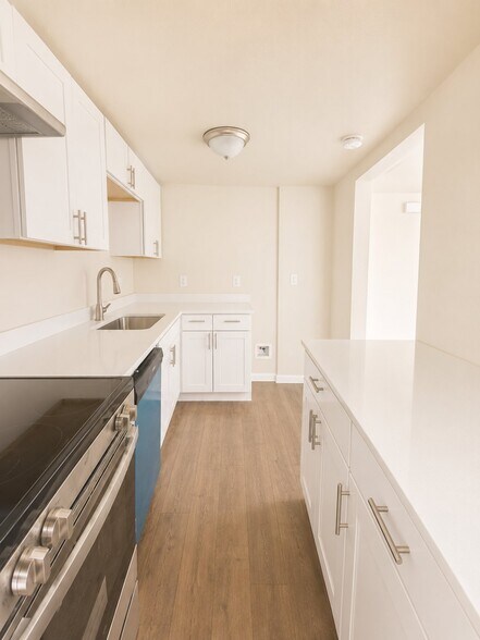 Building Photo - 824 Karnes St