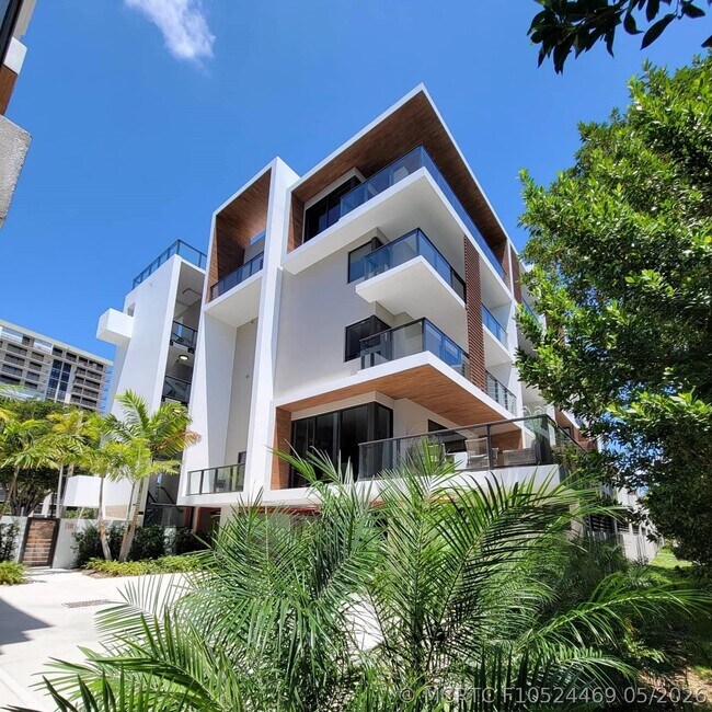 Building Photo - 3040 N Ocean Blvd