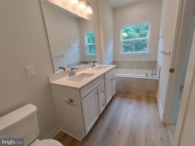 Building Photo - 124 Glory Maple Ln