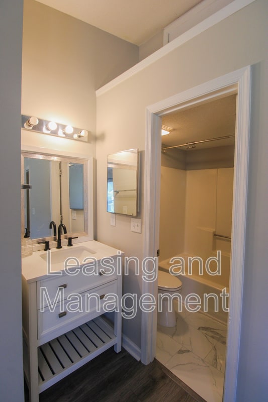 Building Photo - 803 Reserve Way