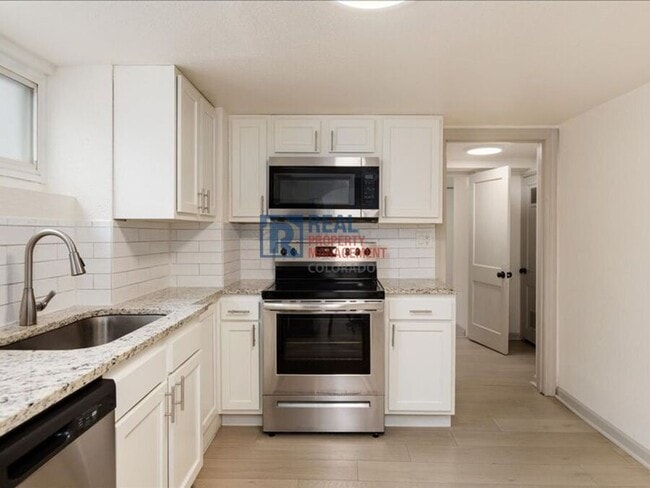 Building Photo - 4325 1/2 S Cherokee-