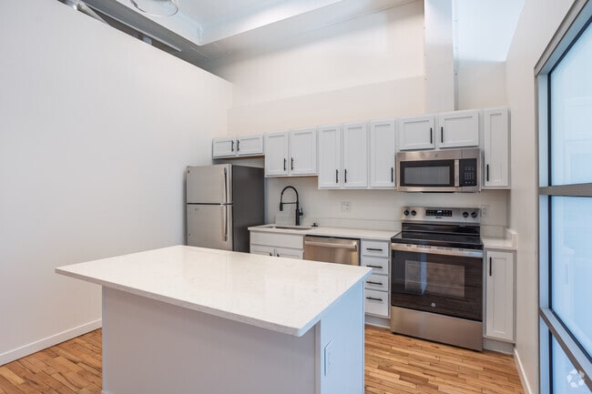2BR, 1BA - 1,570SF - Kitchen - 3614 6th Ave