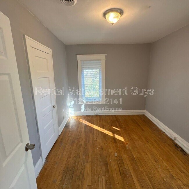 Building Photo - 4216 N Bryant Ave