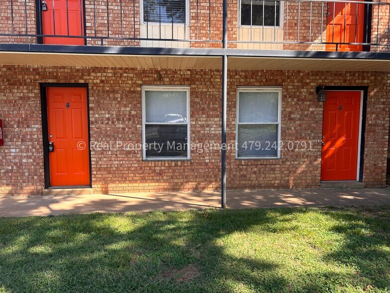 Primary Photo - 2301 S V St