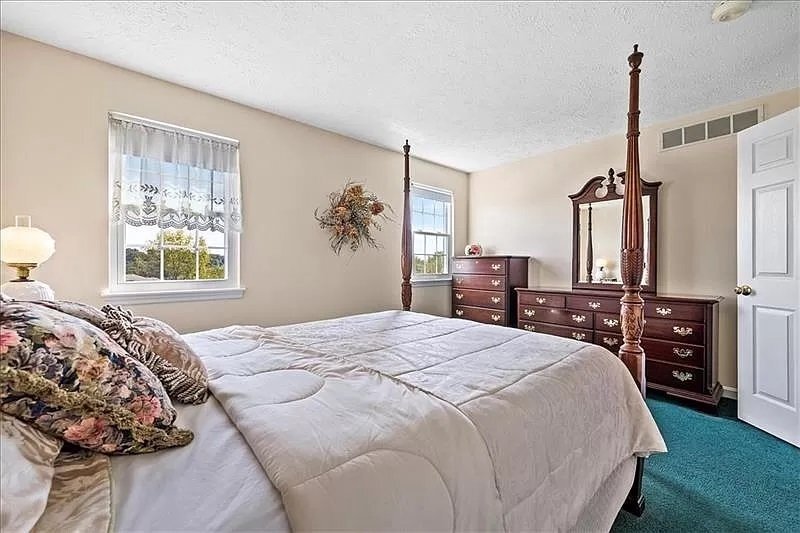 Building Photo - 103 Paddock Ln