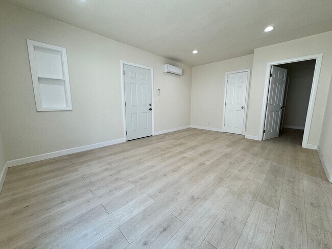 Building Photo - Nicely Updated Home with Enclosed Front Yard