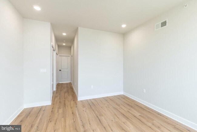 Building Photo - 2121 Bellmore St