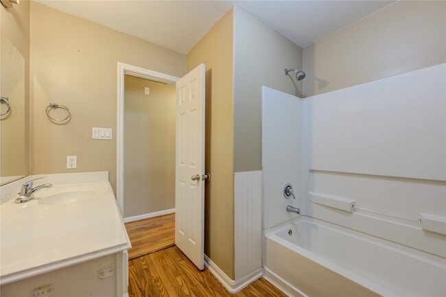 Building Photo - 6814 Manor Terrace Ln