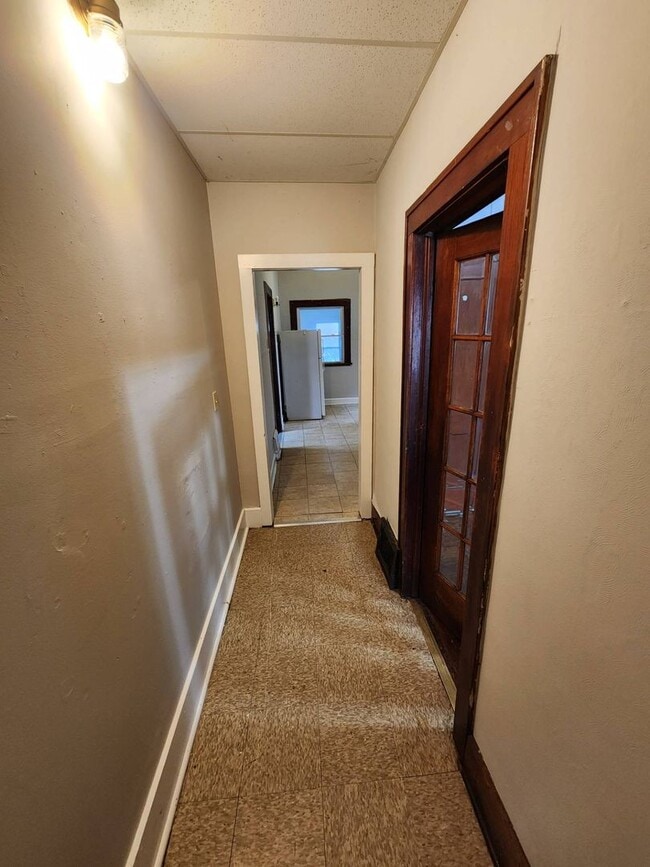 Building Photo - Charming 4-Bedroom Property in Prime Location (SECTION 8 VOUCHERS ACCEPTED)