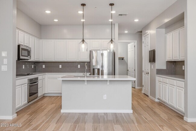 Building Photo - 250 W Queen Creek Rd