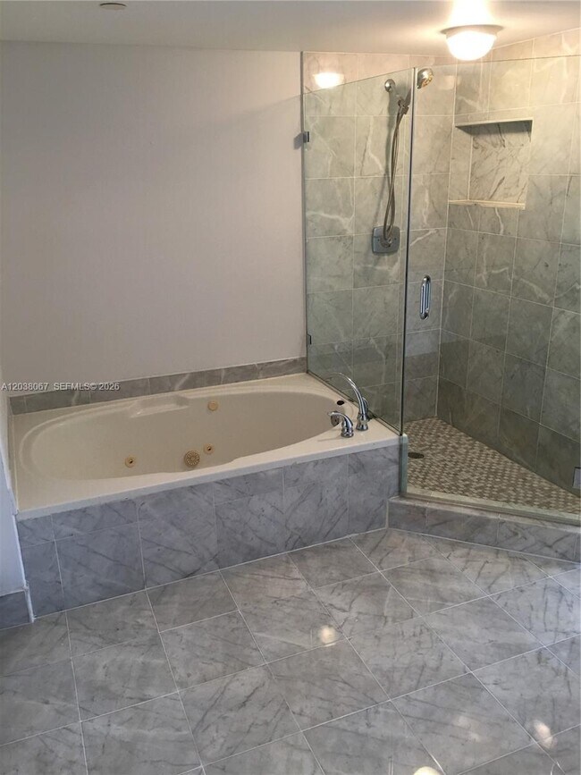 Building Photo - 3640 Yacht Club Dr