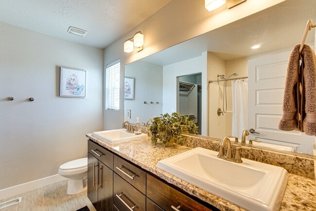 Building Photo - 48 S Cimarron Cir