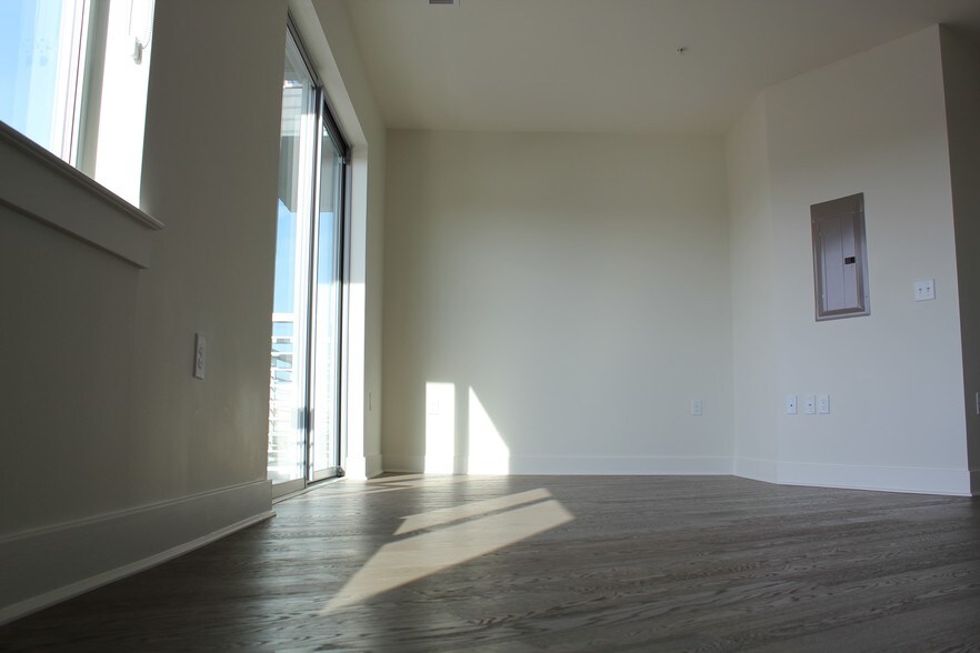 Building Photo - 2550 17th St NW