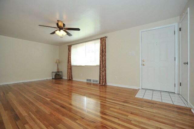 Building Photo - 1440 Barr Ave