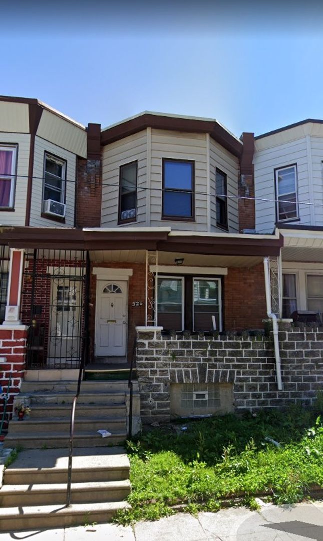 Building Photo - Large Upgraded Home! - Half off first months rent