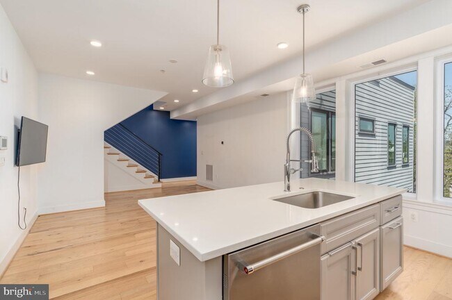 Building Photo - 811 Upshur St NW