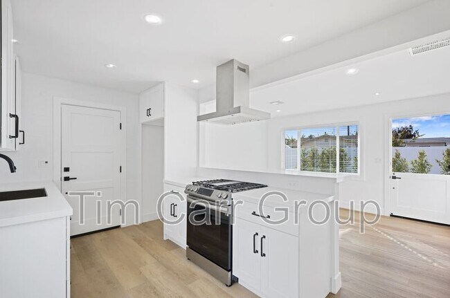 Building Photo - 243 E 20th St