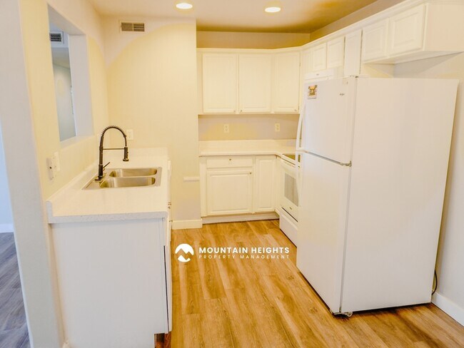 Building Photo - 26 W 7500 S