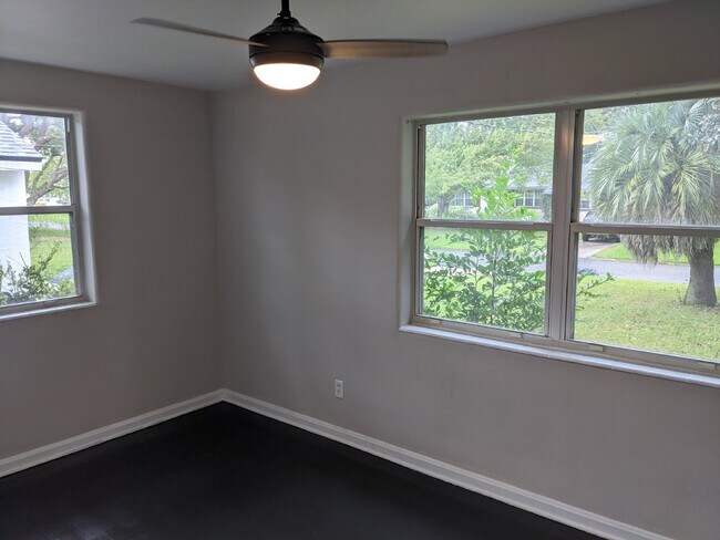 Building Photo - 5058 Polaris St