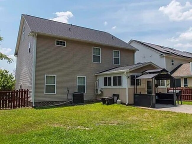 Building Photo - 450 Laurel Mist Ln