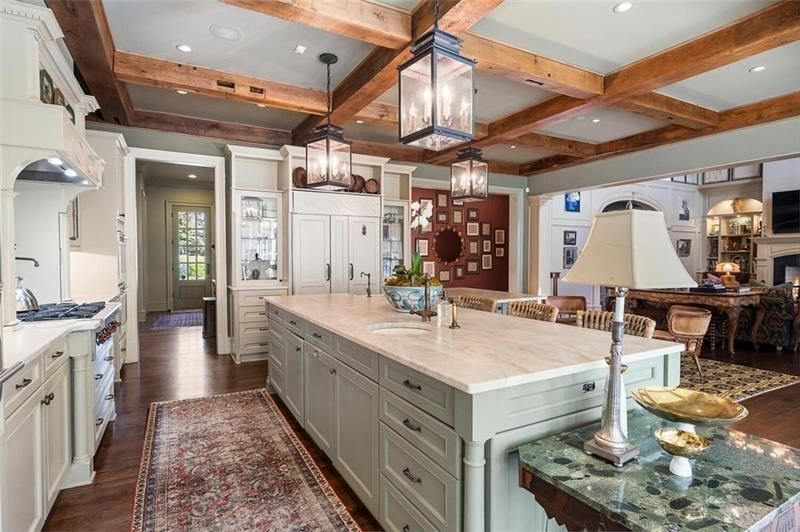 Building Photo - 5000 Long Island Dr