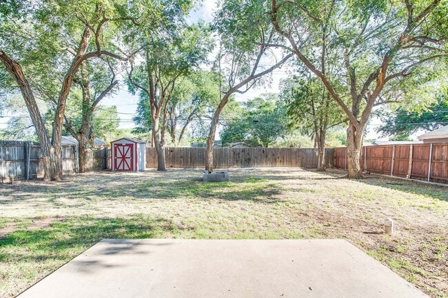 Building Photo - Pre-leasing for June!