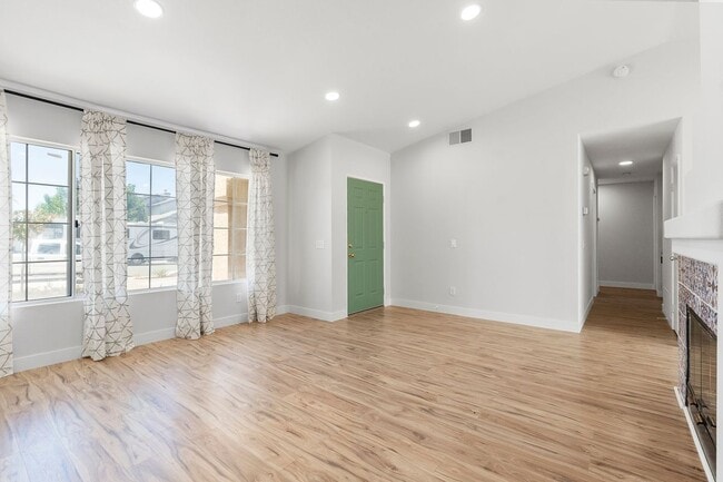 Building Photo - 44884 Marge Pl