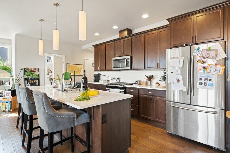Kitchen (Right View) - 1182 NE Sockeye Ct