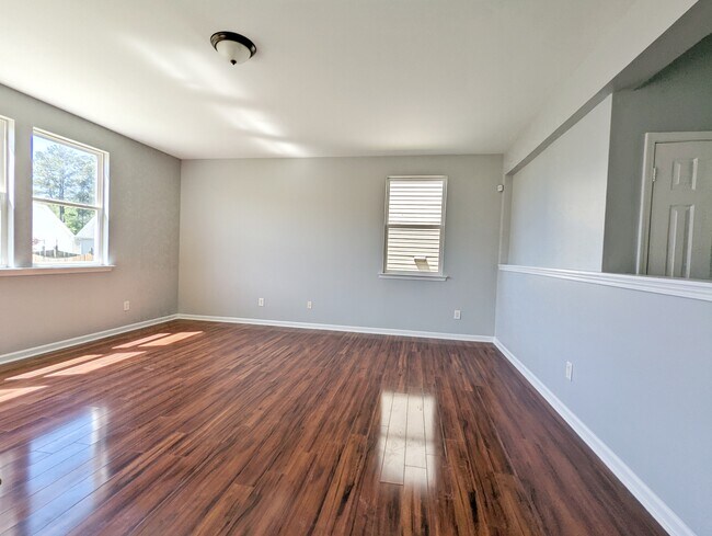 Building Photo - 343 Edgecroft Way