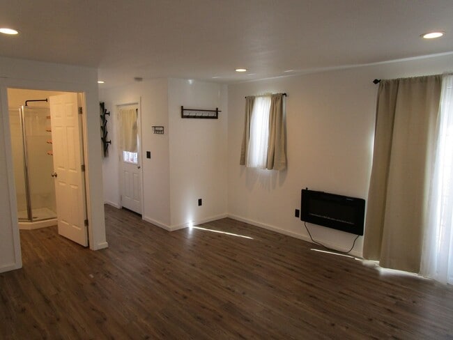 Building Photo - Manufactured Home and ADU on Lower End of Juniper Canyon - Available Now!