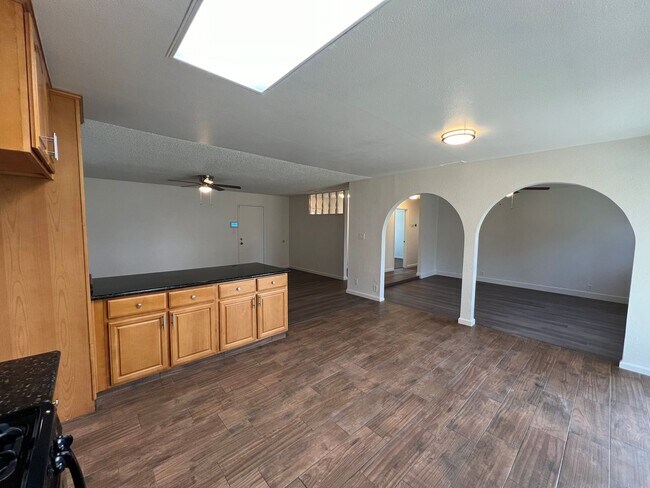 Building Photo - Updated 3 bedroom single story in Manteca!