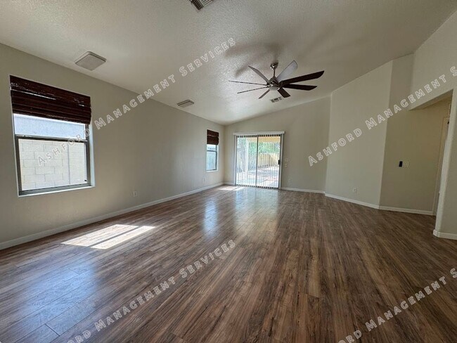 Building Photo - BEAUTIFUL 3 BEDROOM 2 BATHROOM HOME IN GOODYEAR