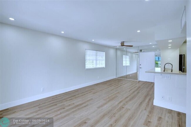 Building Photo - 1407 NE 56th St