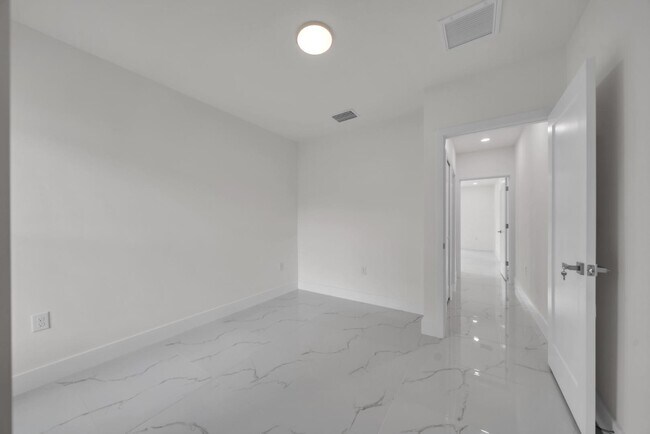 Building Photo - 2441 / 2443 Mae Ave S (4920/4922 28th St SW) - 2441 Mae Ave S (4920 28th St SW) Single
