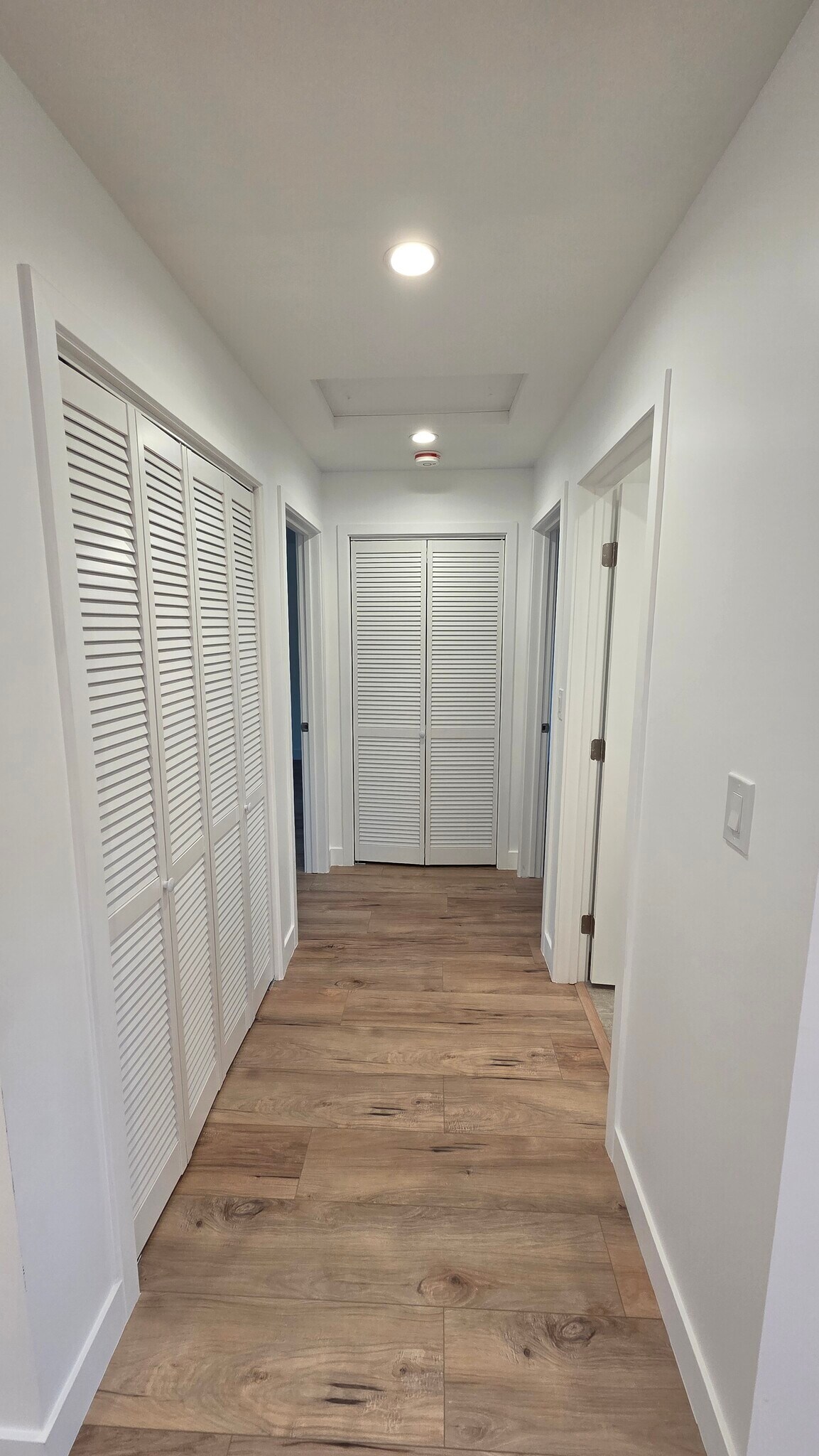 Building Photo - 805 W Glenoaks Blvd