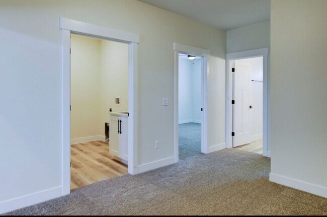 Building Photo - 2875 W Cody Dr