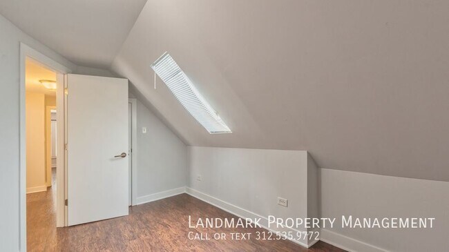 Building Photo - 2833 N Avers Ave