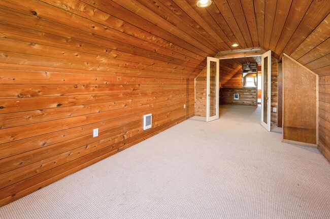 Building Photo - 1040 S Elmgrove St