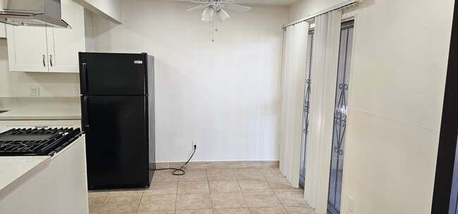 Building Photo - Remodeled 2bed 2 bath Ground level