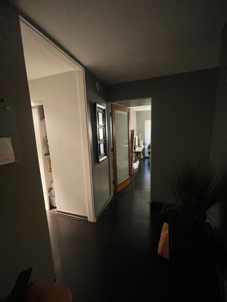 Building Photo - 330 S Barrington Ave