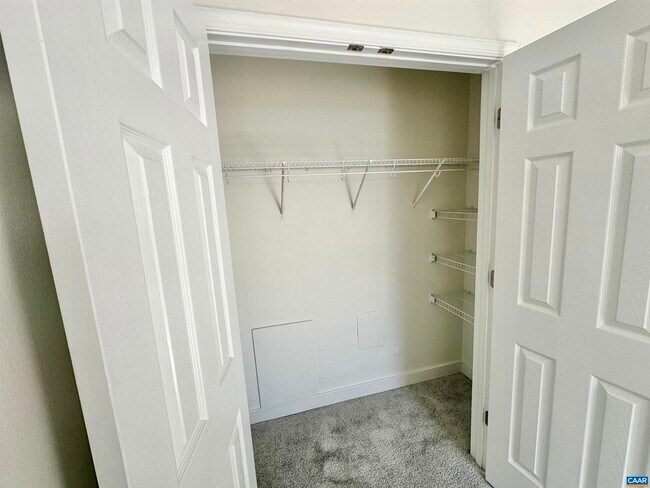 Building Photo - 835 Fountain Ct